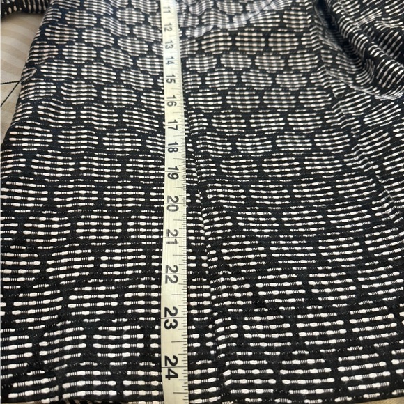 Peck & Peck Black and White Geometric Pattern Front Tie 3/4 Sleeve Jacket NWT - Picture 9 of 10